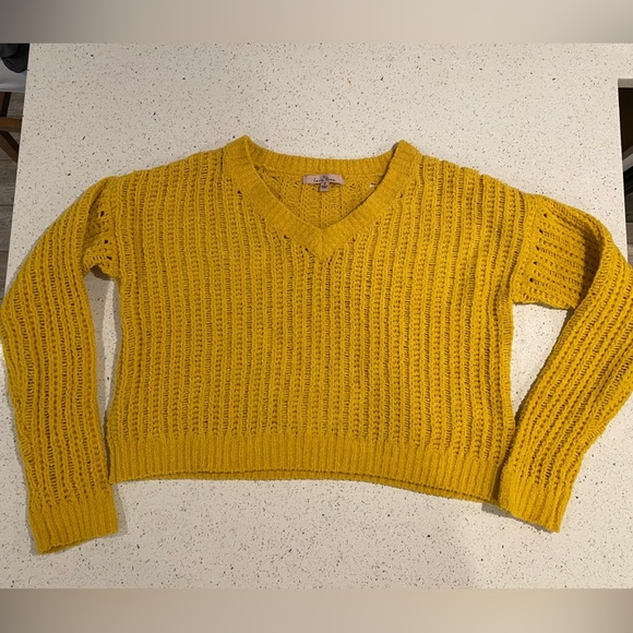 Women’s V- Neck knitted sweater - Picture 1 of 4